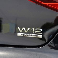 Audi Quattro Bagaj Çamurluk Torpido Logo Amblem Paslanmaz Çelik Siyah 1 Adet