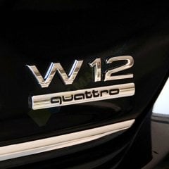 Audi Quattro Metal Logo Bagaj Çamurluk Siyah-Kırmızı Kaliteli