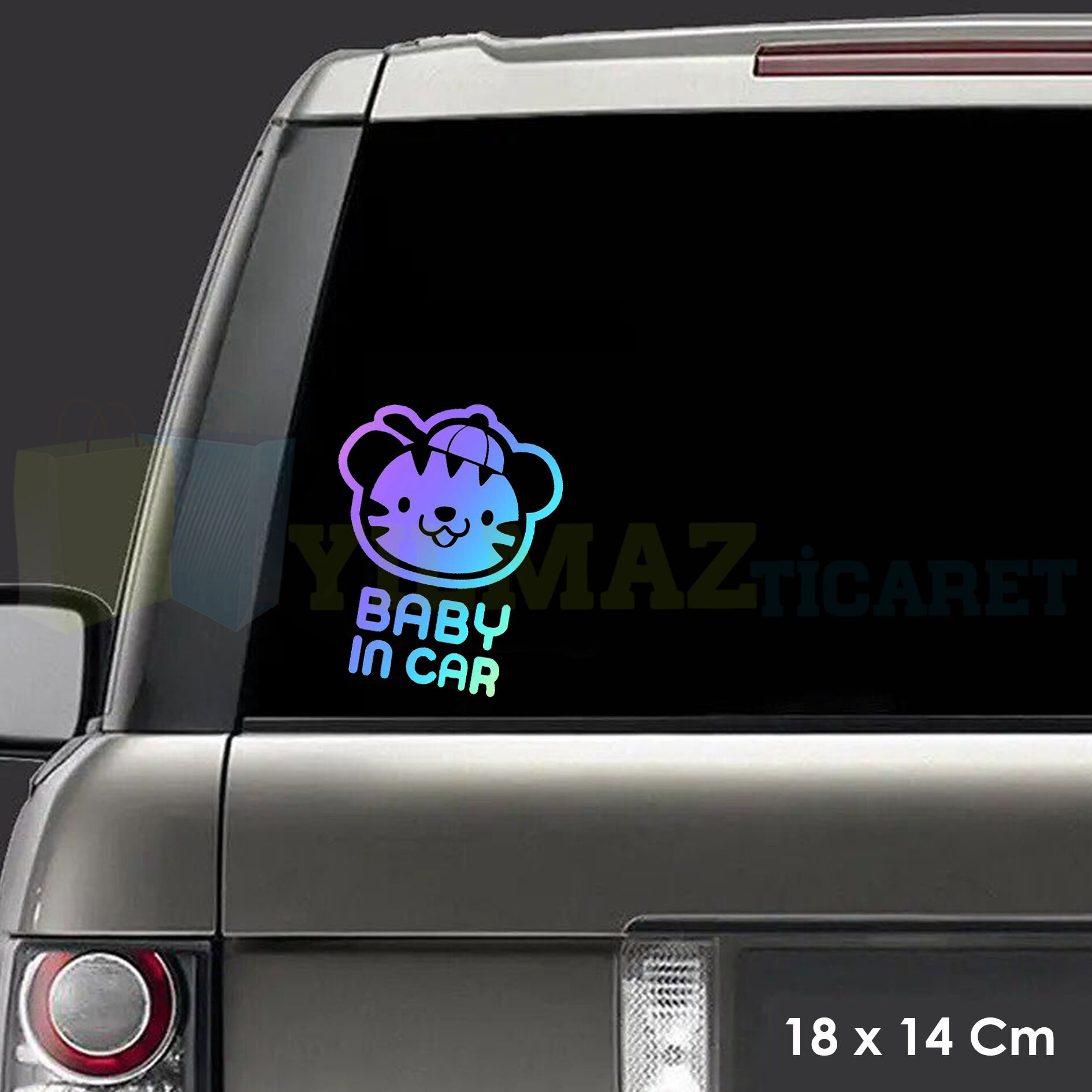 Sevimli Şapkalı Köpek Arabada Bebek Var Hologram Oto Sticker Renkli Çıkartma Yapıştırma 18 x 14 Cm